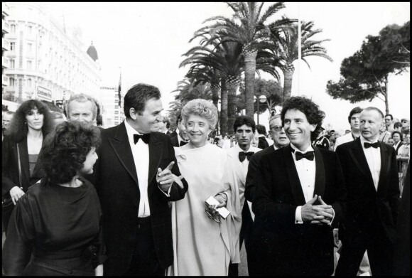 Roger Hanin, son épouse, Jack Lang et Gilles Jacob à Cannes en 1982. 