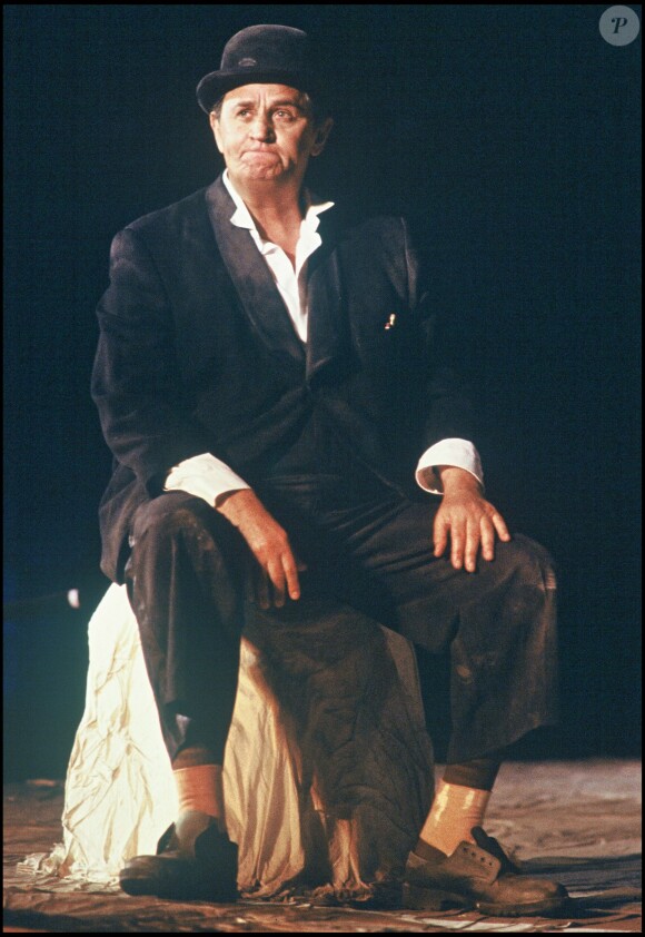 Roger Hanin dans En attendant Godot en 1988. 