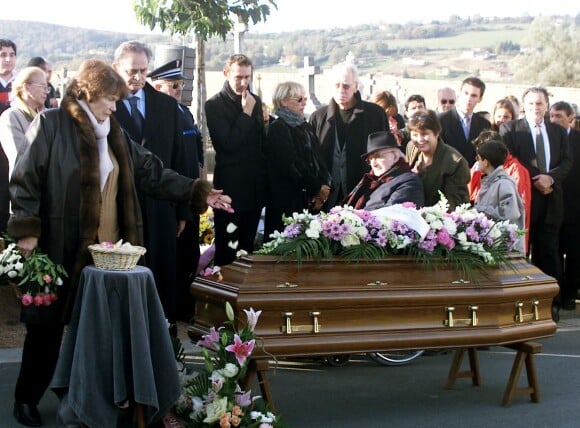 Roger Hanin et Danièle Mitterand aux obsèques de Christine Gouze-Rénal à Cluny le 30 octobre 20002.