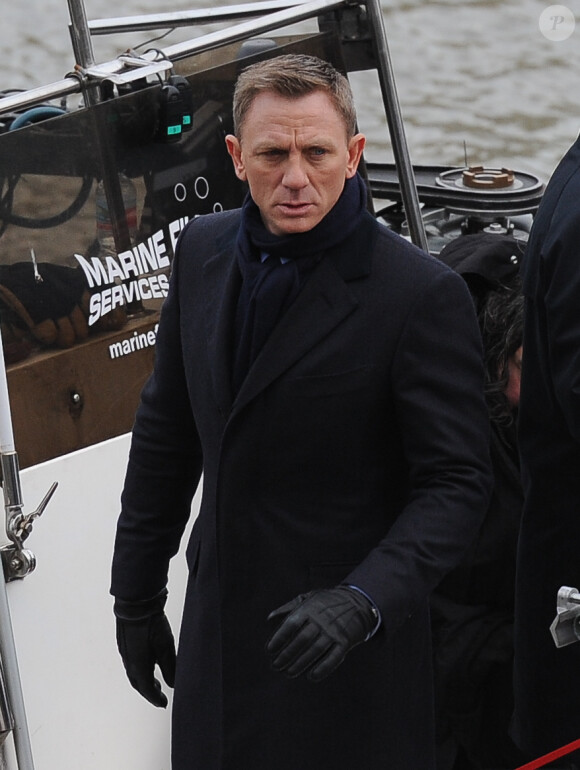 Daniel Craig sur le tournage du nouveau James Bond "Spectre" à Londres le 16 décembre 2014.