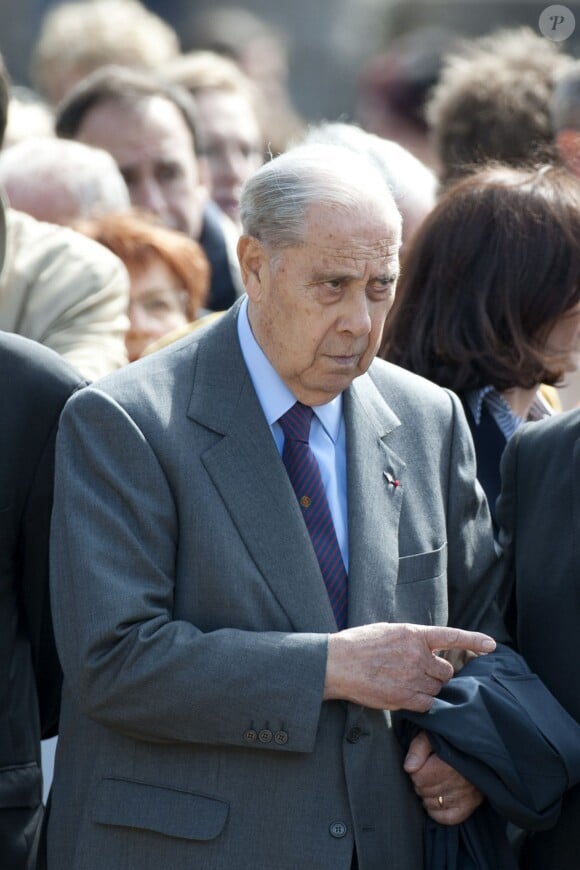 Charles Pasqua lors de la cérémonie d'appel de Charles de Gaulle du 18 juin au Mont Valérien le 18 juin 2011