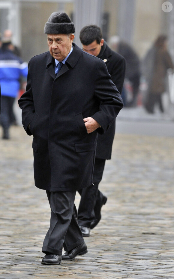 Charles Pasqua lors des obsèques de Philippe Séguin en l'église Saint-Louis des Invalides à Paris le 11 janvier 2010