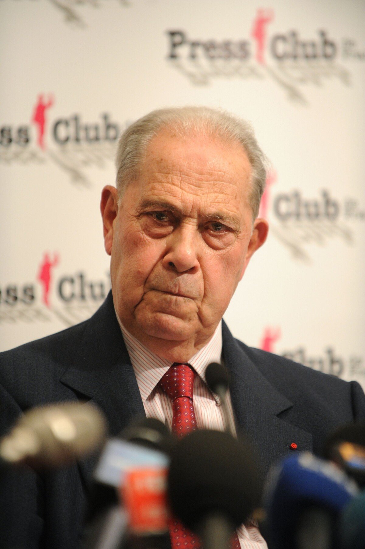 Vidéo Charles Pasqua lors d'une conférence de presse au Press Club de