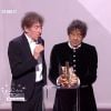 Alain Souchon et Laurent Voulzy récompensés aux 30e Victoires de la musique, au Zénith de Paris, le 13 février 2015.
