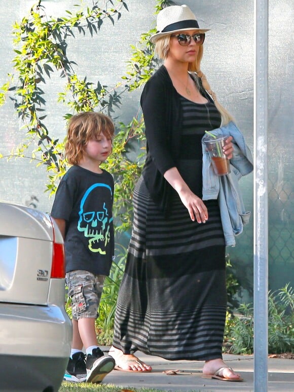 Christina Aguilera se rend à un pique-nique organisé par l'école de son fils Max à Santa Monica, le 2 septembre 2014. Elle y retrouve son ex-mari, Jordan Bratman, et discute avec lui. C'est la première apparition en public de la chanteuse depuis la naissance de son 2ème enfant il y a 2 semaines, une petite-fille prénommée Summer Rain Rutle