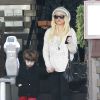 Exclusif - Christina Aguilera va dejeuner avec son fils Max et son petit ami Matthew Rutler a West Hollywood, le 13 decembre 2012. 