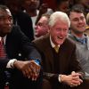 Dikembe Mutombo et Bill Clinton au Madison Square Garden à l'occasion du All-Star Game à New York, le 15 février 2015