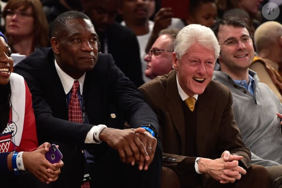 Dikembe Mutombo et Bill Clinton au Madison Square Garden à l'occasion du All-Star Game à New York, le 15 février 2015