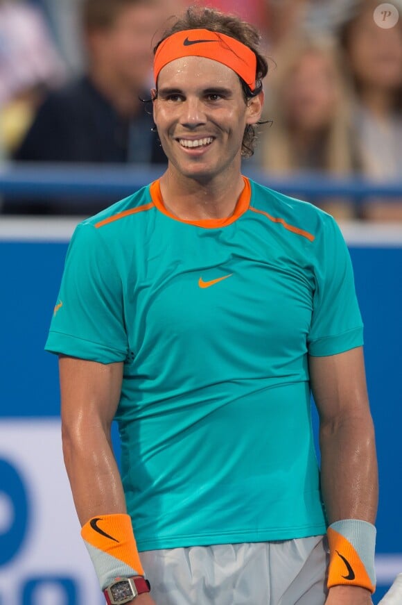 Rafael Nadal, tout sourire lors de sa défaite face à Andy Murray lors d'un tournoi d'exhibition à Abu Dhabi, le 2 janvier 2015