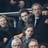 Claire Chazal avec son fils François Poivre d'Arvor lors du match de Ligue des Champions le Paris Saint-Germain et Chelsea au Parc des Princes, à Paris le 17 février 2015