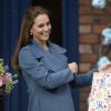 Kate Middleton a visité l'usine Emma Bridgewater à Stoke-on-Trent, qui produit des tasses au profit des hopitaux East Anglia's Children's Hospices, le 18 février 2015