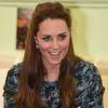 Kate Middleton en visite à Smethwick, afin de voir comment oeuvre auprès des familles démunies l'association Action for Children, le 18 février 2015