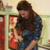 Kate Middleton en visite à Smethwick, afin de voir comment oeuvre auprès des familles démunies l'association Action for Children, le 18 février 2015