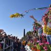 Tonya Kinzinger - Première bataille de fleurs sur la Promenade des Anglais lors du 131ème carnaval de Nice "Roi de la Musique", avec une partie des membres de "Danse avec les stars", le 18 février 2015. 