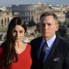Daniel Craig et Monica Bellucci pendant un photocall sur le tournage de 'Spectre' au Palais Sénatorial, Piazza del Campidoglio, Rome, le 18 février 2015.