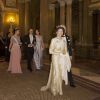 La princesse Victoria de Suède, son mari le prince Daniel de Suède, la princesse Madeleine de Suède, enceinte, la reine Silvia et le roi Carl XVI Gustaf de Suède le 11 février 2015 au palais royal à Stockholm, pour le premier dîner officiel de l'année.