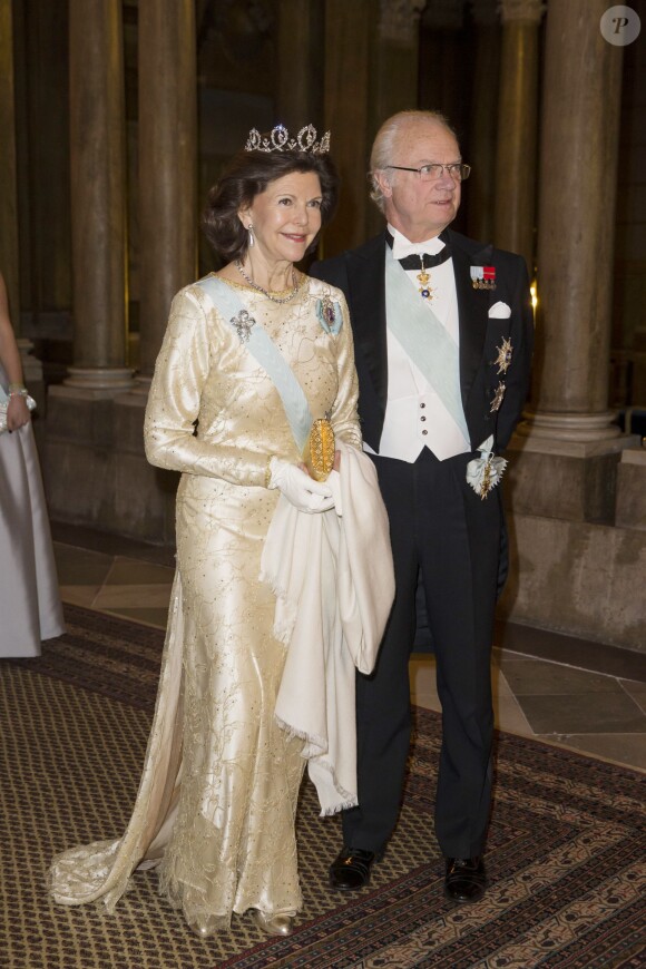 Le roi Carl XVI Gustaf de Suède et la reine Silvia de Suède le 11 février 2015 au palais royal à Stockholm, pour le premier dîner officiel de l'année.