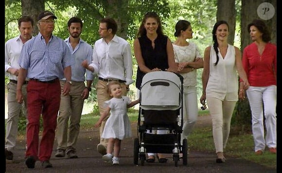 La princesse Madeleine de Suède avec sa nièce la princesse Estelle et la famille royale à la Villa Solliden, été 2014