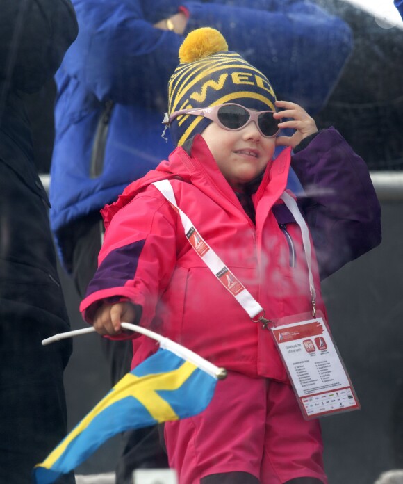 La princesse Estelle de Suède a la classe, aux Championnats du monde de ski nordique de la FIS à Falun, le 19 février 2015. 