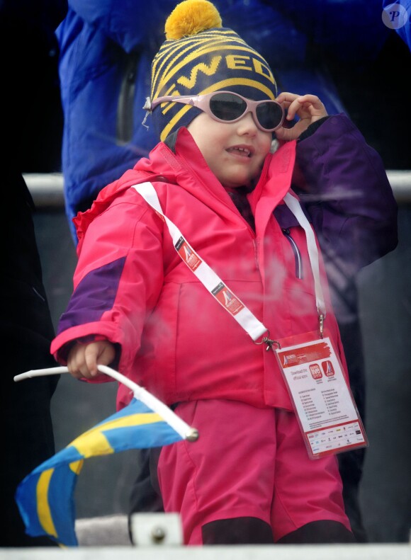 La princesse Estelle de Suède, trop la classe, aux Championnats du monde de ski nordique de la FIS à Falun, le 19 février 2015. 
