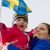 La princesse Estelle et la princesse Victoria de Suède aux Championnats du monde de ski nordique de la FIS à Falun, le 19 février 2015.