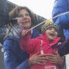 La reine Silvia de Suède et sa petite-fille la princesse Estelle aux Championnats du monde de ski nordique de la FIS à Falun, le 19 février 2015. 