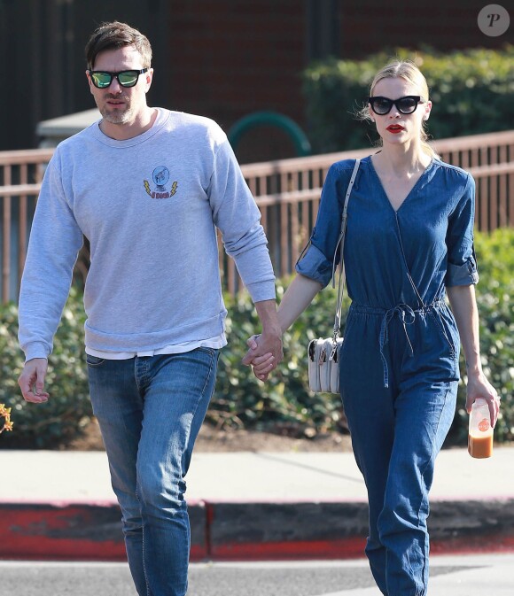 Jaime King et son mari Kyle Newman emmènent leur fils James au Coldwater Canyon Park à Beverly Hills, le 4 février 2015.