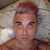 Robbie Williams et ses cheveux roses sur Twitter, le 19 février 2015