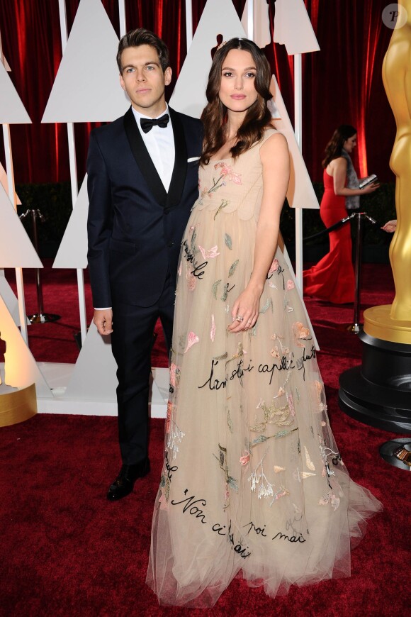 Keira Knightley enceinte (dans une robe Valentino Couture) et son mari James Righton - 87e cérémonie des Oscars à Los Angeles le 22 février 2015