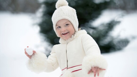 Estelle de Suède fête ses 3 ans : La princesse canaille s'éclate dans la neige !