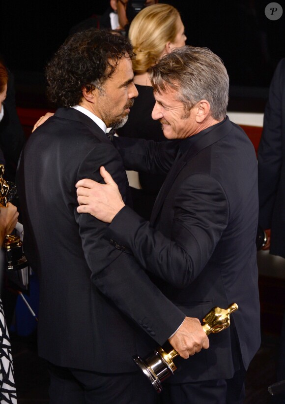Alejandro G. Inarritu et Sean Penn - Press Room lors de la 87ème cérémonie des Oscars à Hollywood, le 22 février 2015.