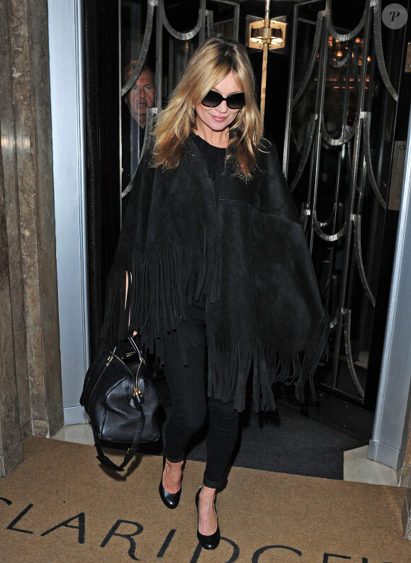 Kate Moss quitte le Claridge's à Londres. Le 23 février 2015.