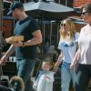 Exclusif - Drew Barrymore avec son mari Will Koppleman et leur fille Olive en famille à Los Angeles, le 23 janvier 2015. La petite famille sort d'un restaurant où ils ont pris leur petit-déjeuner. 