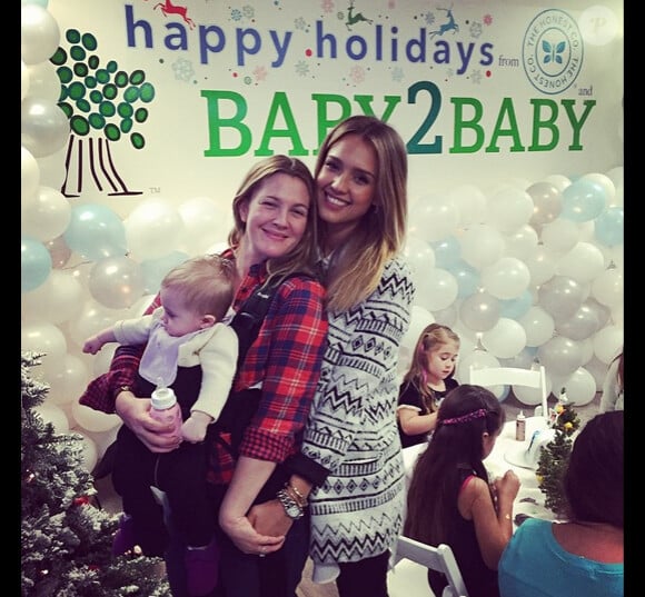 Sur son compte Instagram l'actrice américaine Drew Barrymore a ajouté une photo en compagnie de Jessica Alba le 14 novembre 2014.