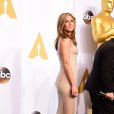 Jennifer Aniston dans une robe Atelier Versace - 87e cérémonie des Oscars à Los Angeles le 22 février 2015