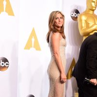 Quand Jennifer Aniston se fait pincer les fesses aux Oscars 2015