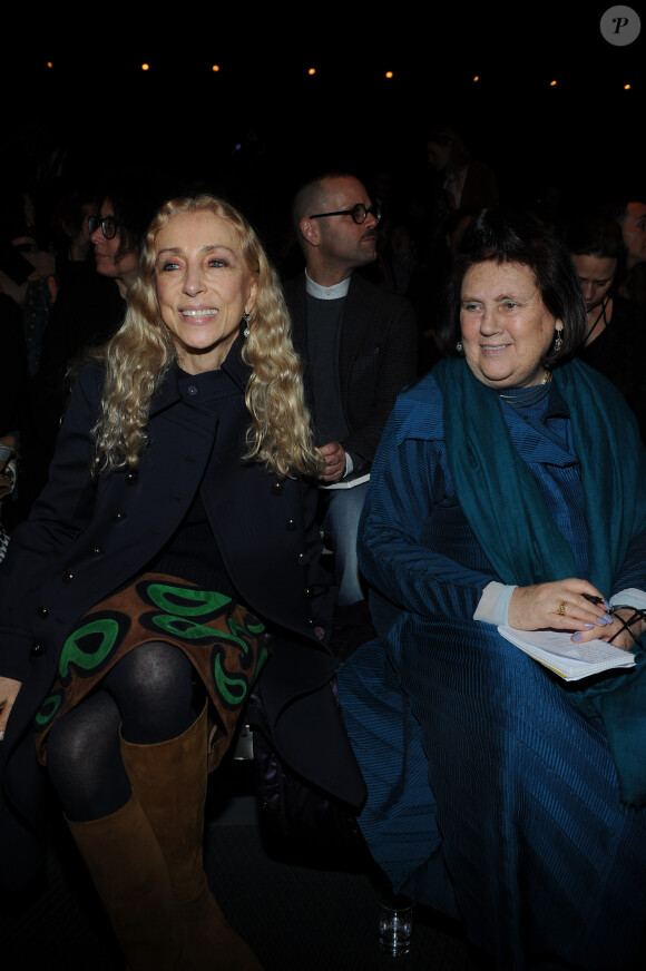 Franca Sozzani et Suzy Menkes assistent au défilé Gucci automne-hiver 2015-2016 à Milan. Le 25 février 2015.