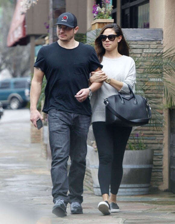 Exclusif - L'acteur Nick Lachey et sa femme Vanessa Minnillo, très amoureux, vont dîner au restaurant à Studio City, le 25 février 2015.  
