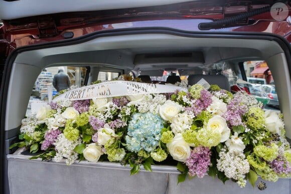 Exclusif - Les fleurs offertes par Albert et Ada Uderzo - Obsèques de Gérard Calvi (de son vrai nom Grégoire Élie Krettly) en l'église Saint-Roch à Paris, le 27 février 2015