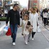 Jessica Alba en balade en famille à The Grove le 28 février 2015