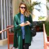 Jessica Alba est allée faire du shopping en famille chez Barney Beverly Hills le 1er mars 2014