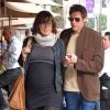 Milla Jovovich enceinte et son mari Paul W.S Anderson vont déjeuner au restaurant Il Pastaio à Beverly Hills, le 19 décembre 2014.