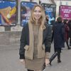 Alexandra Golovanoff arrive au Palais de Tokyo pour assister au défilé Cédric Charlier automne-hiver 2015-2016. Paris, le 4 mars 2015.