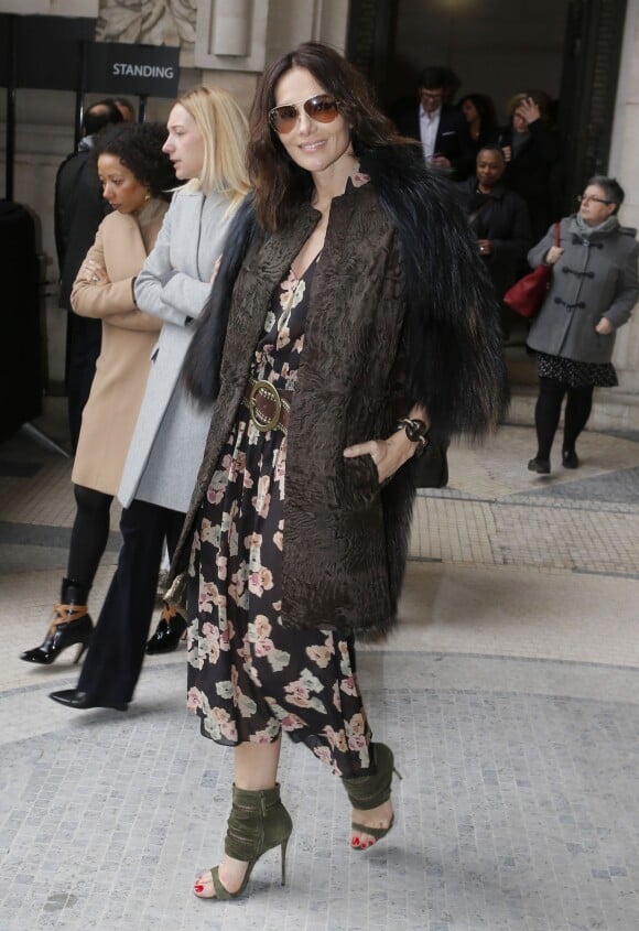 Le mannequin espagnol Eugenia Silva arrive au Grand Palais pour assister au défilé Guy Laroche automne-hiver 2015-2016. Paris, le 4 mars 2015.