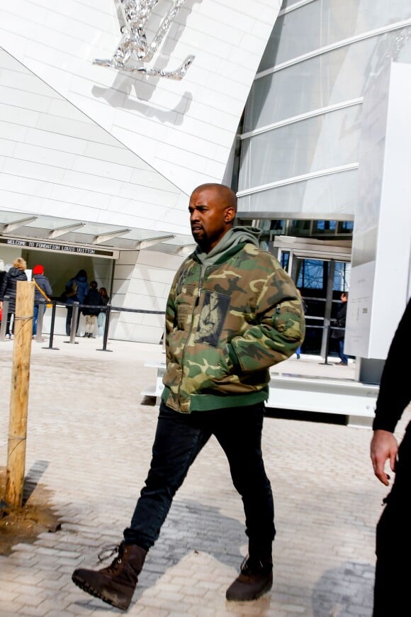 Kanye West quitte la Fondation Louis Vuitton. Paris, le 4 mars 2015.