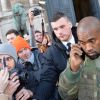 Kanye West quitte l'hôtel de ville de Paris à l'issue du défilé Dries van Noten automne-hiver 2015-2016. Paris, le 4 mars 2015.