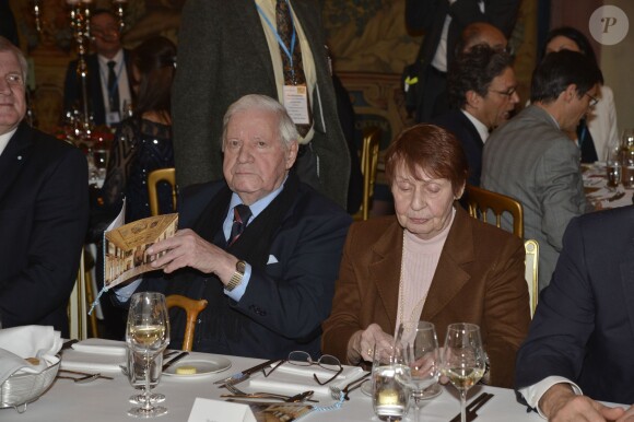 Helmut Schmidt, ancien chancelier et Ruth Loah lors de la 50e conference sur la politique de securite a Munich, le 1er fevrier 2014.