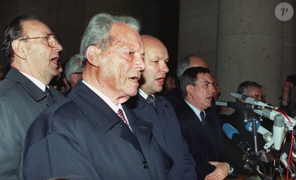 Hans-Dietrich Genscher, Willy Brandt, Walter Momper, Jürgen Wohlrabe et Rudolf Seiters à Berlin, le 10 novembre 1989. 