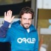 Fernando Alonso, non loin de sa compagne Lara Alvarez, a quitté l'hôpital à Barcelone, le 25 février 2015.