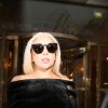 Lady Gaga quitte le Bristol et se rend à la boutique Balenciaga à Paris le 5 mars 2015.